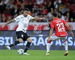 Vitão xinga árbitro de Corinthians x Inter: “11 contra 12 nessa porcaria”