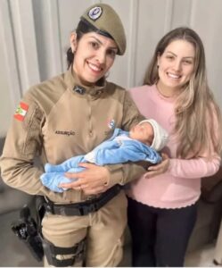 Encontro emocionante: Policial se reencontra com bebê salvo de engasgamento em Porto União