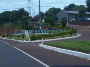 Homem sem identificação é socorrido após possível atropelamento em Flor da Serra do Sul.