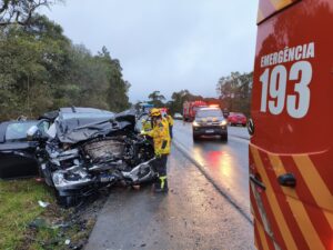 Condutor de Dodge Ram morre em grave acidente na BR-470